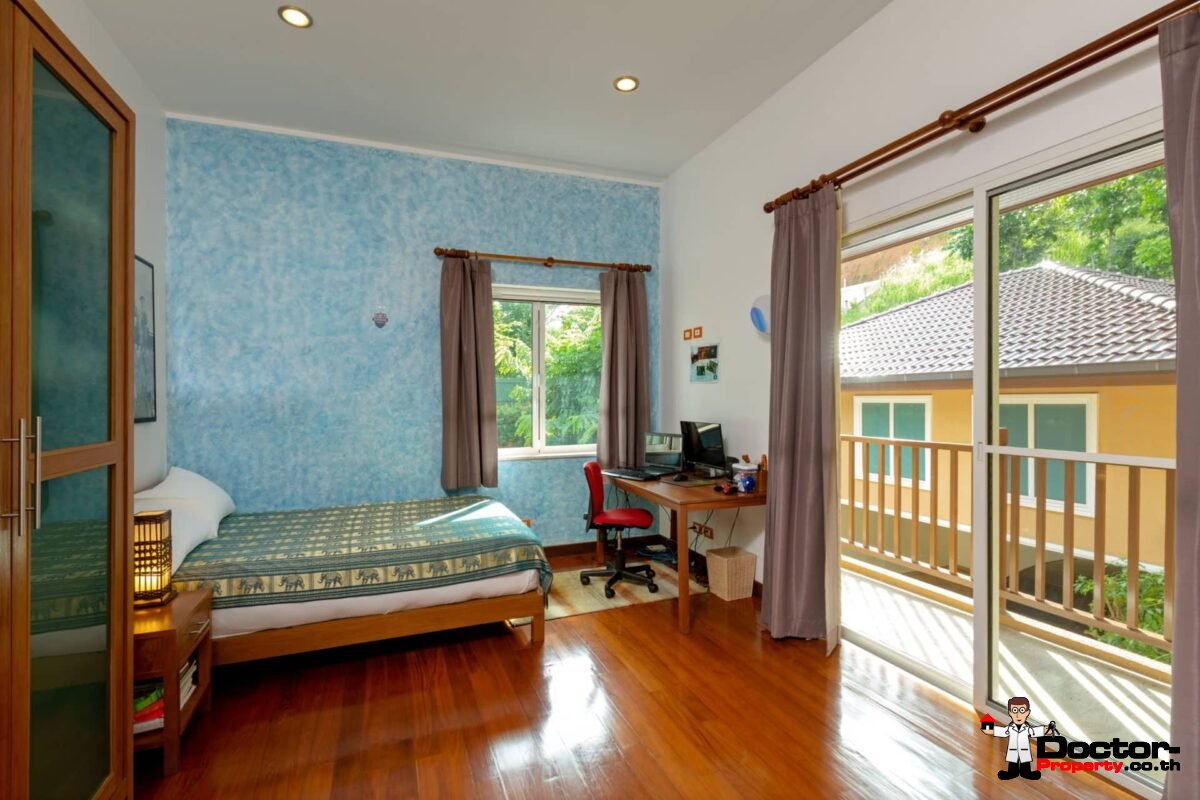 9 Bedroom Pool Villa - Overlooking Palm Golf Course - Mu Ban - Phuket Central - for sale